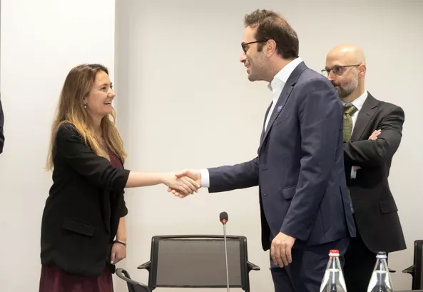 Mesa de diálogo del ESM con el ministro de Economía, Comercio y Empresa de España
